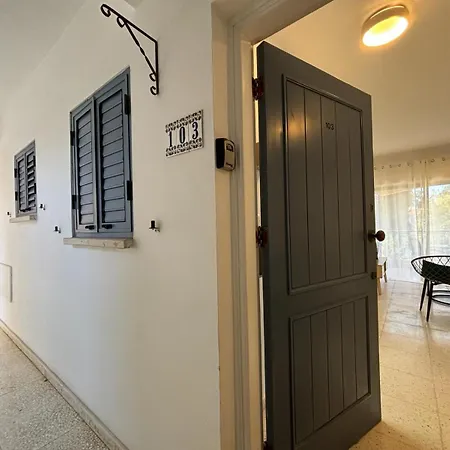 Paradise Gardens Crown-jewel, 2b, Pools, Gardens Apartman