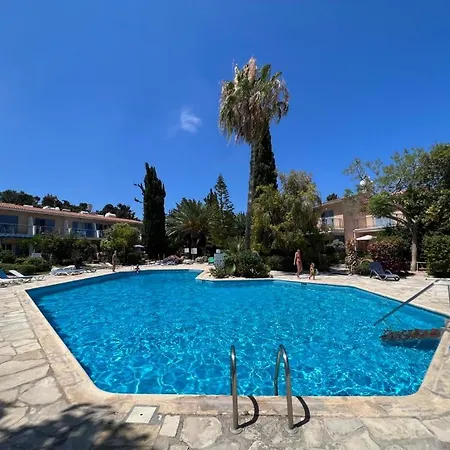 Paradise Gardens Crown-jewel, 2b, Pools, Gardens * פאפוס