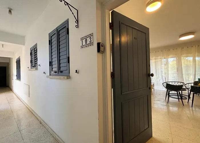 Paradise Gardens Crown-jewel, 2b, Pools, Gardens アパート