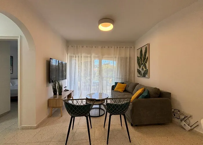 Paradise Gardens Crown-jewel, 2b, Pools, Gardens 파포스