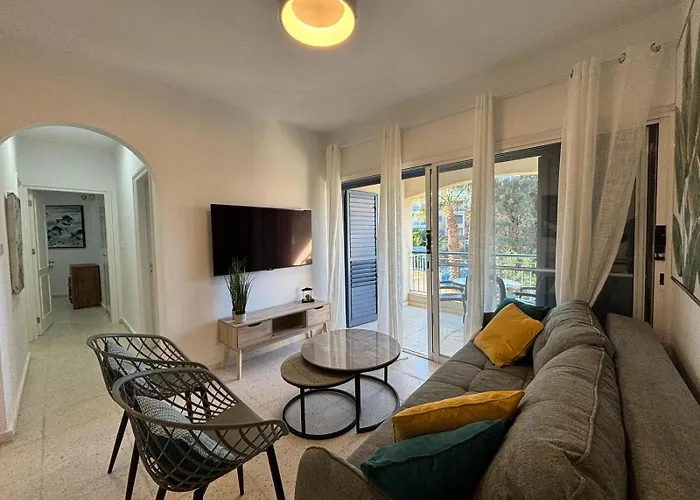 Paradise Gardens Crown-jewel, 2b, Pools, Gardens Lejlighed *