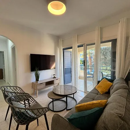 Paradise Gardens Crown-jewel, 2b, Pools, Gardens Apartment *